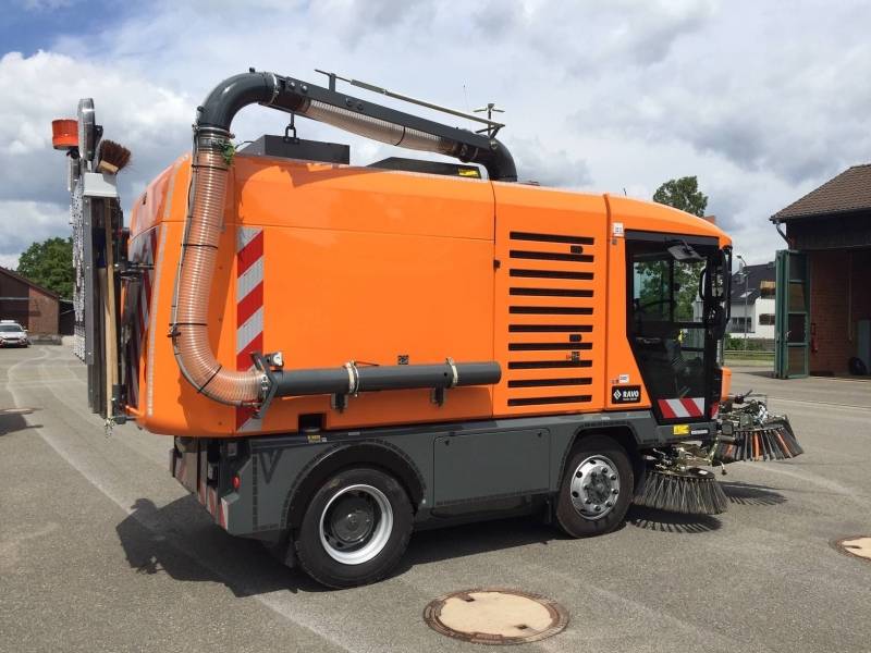 RAVO Maxi Compact straatveegmachine