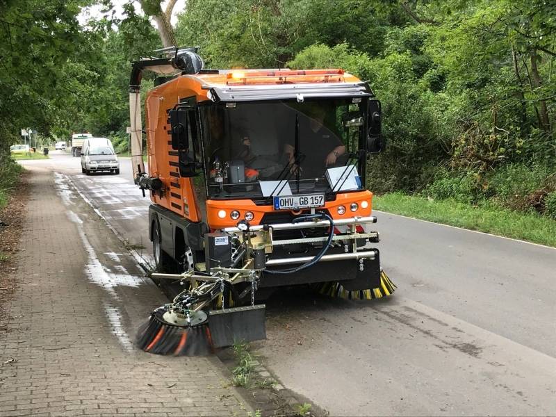 RAVO Maxi Kompaktkehrmaschine