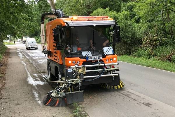 Ravo Maxi Kompaktkehrmaschine