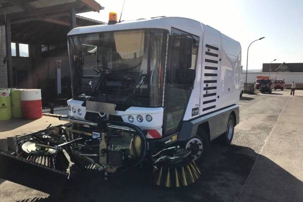 Ravo Maxi compact straatveegmachine